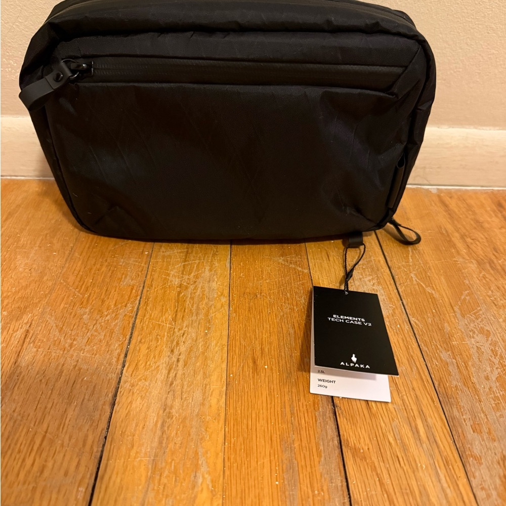 Alpaca Elements Tech Case Max NWT - image 1